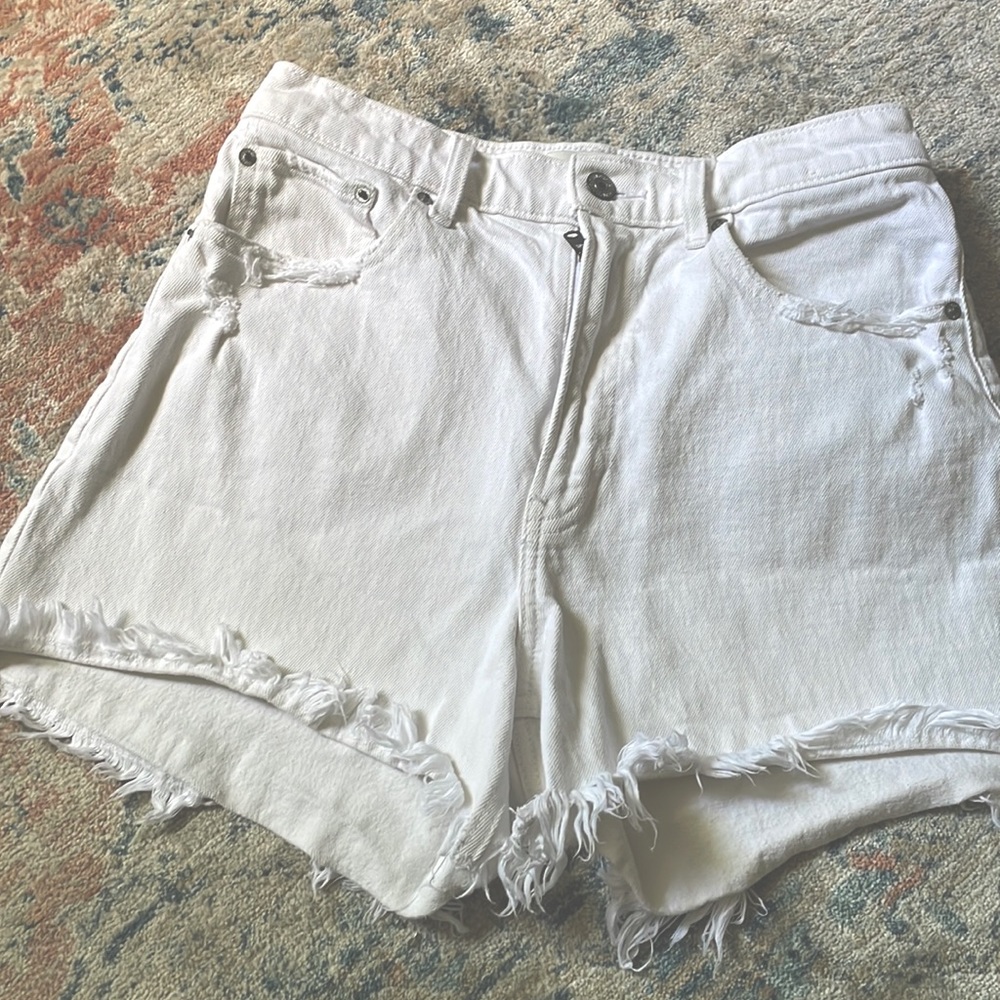 Abercrombie High Rise 4” white denim shorts